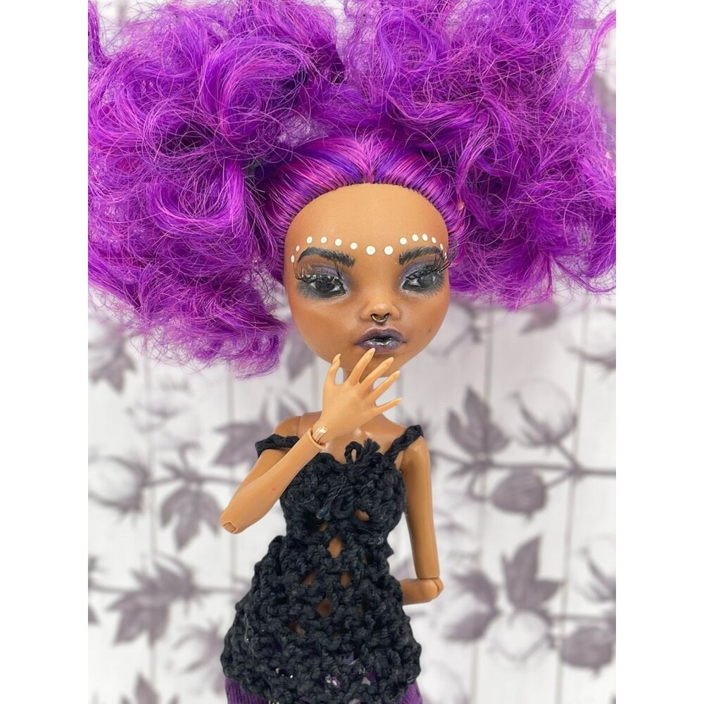 Custom Clawdeen Wolf OOAK Monster High Doll Afro- Puff - Picture 3 of 9